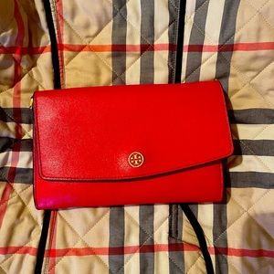 ✨RED TORY BURCH WALLET ON CHAIN✨
